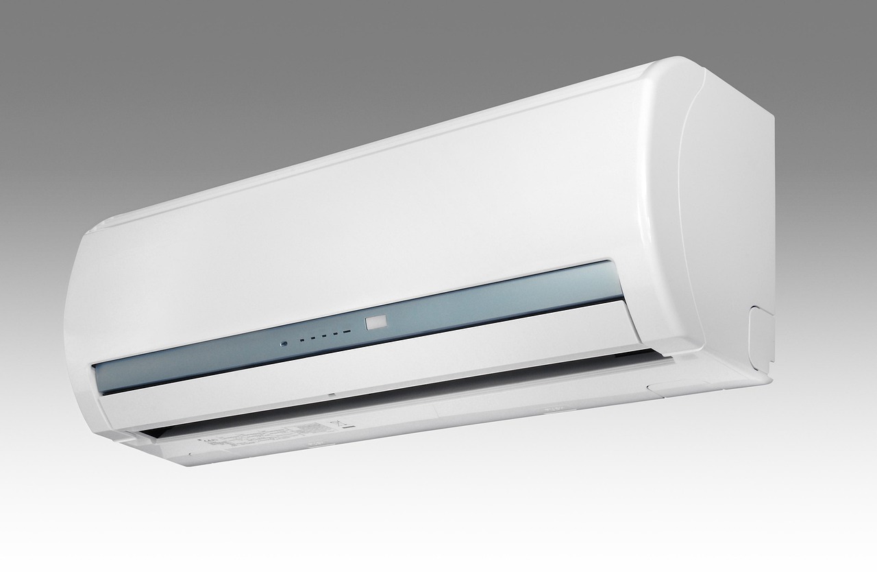 A wall-mounted split air conditioning unit